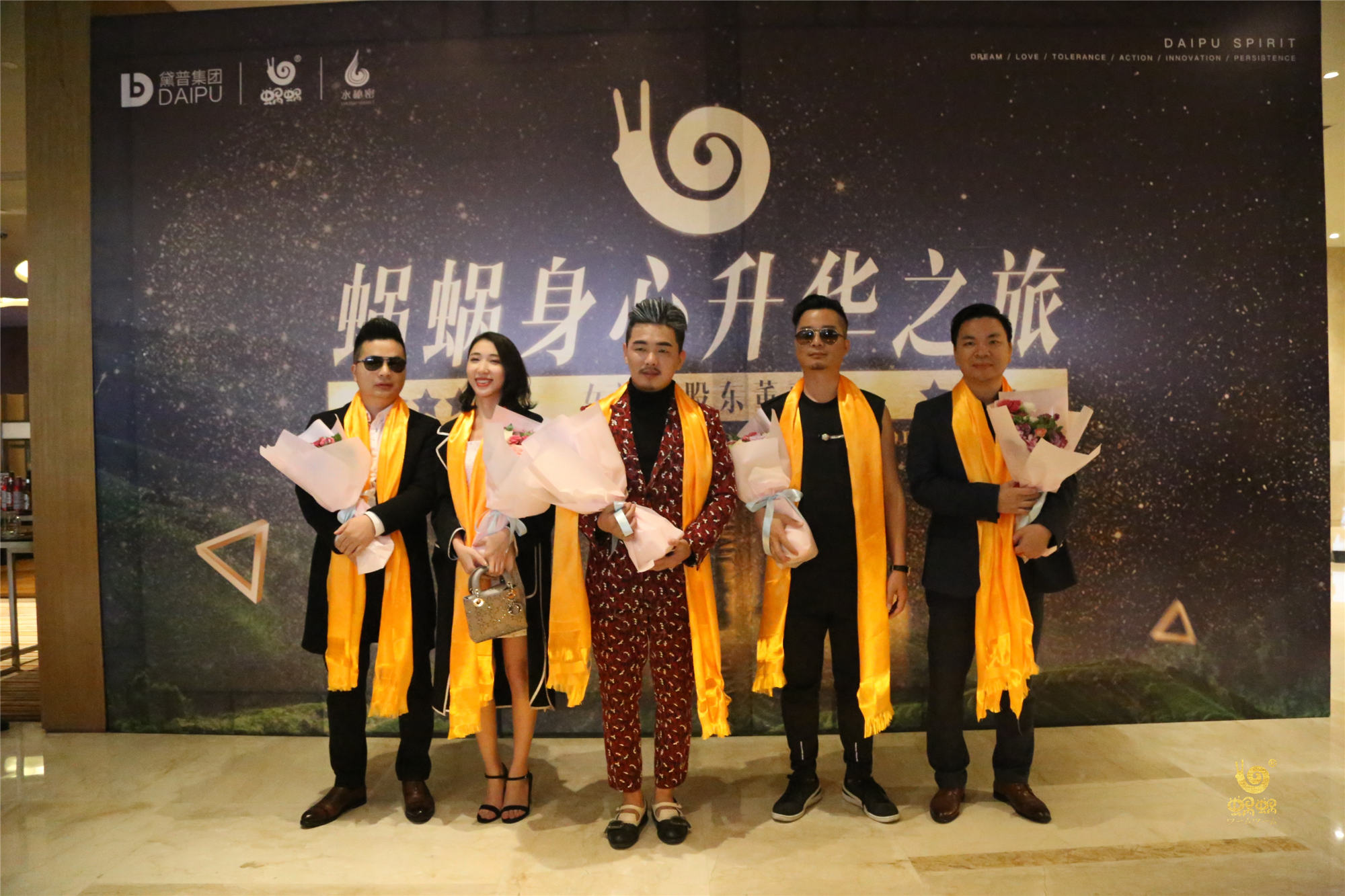 蝸蝸豪華自駕游，美女帥哥帶你走玩轉(zhuǎn)桂林